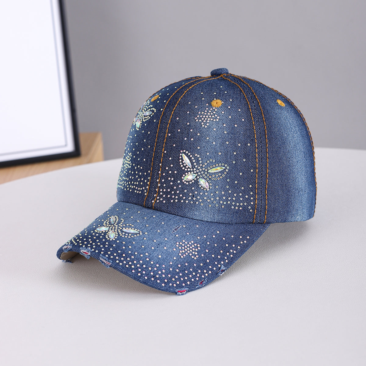 Men's And Women's Style Butterfly-shaped Diamond-studded Vintage Beveled-edge Minimalist Luxury Chic Baseball Cap, Suitable For Daily Commuting And Casual Outings. by Ricaloux