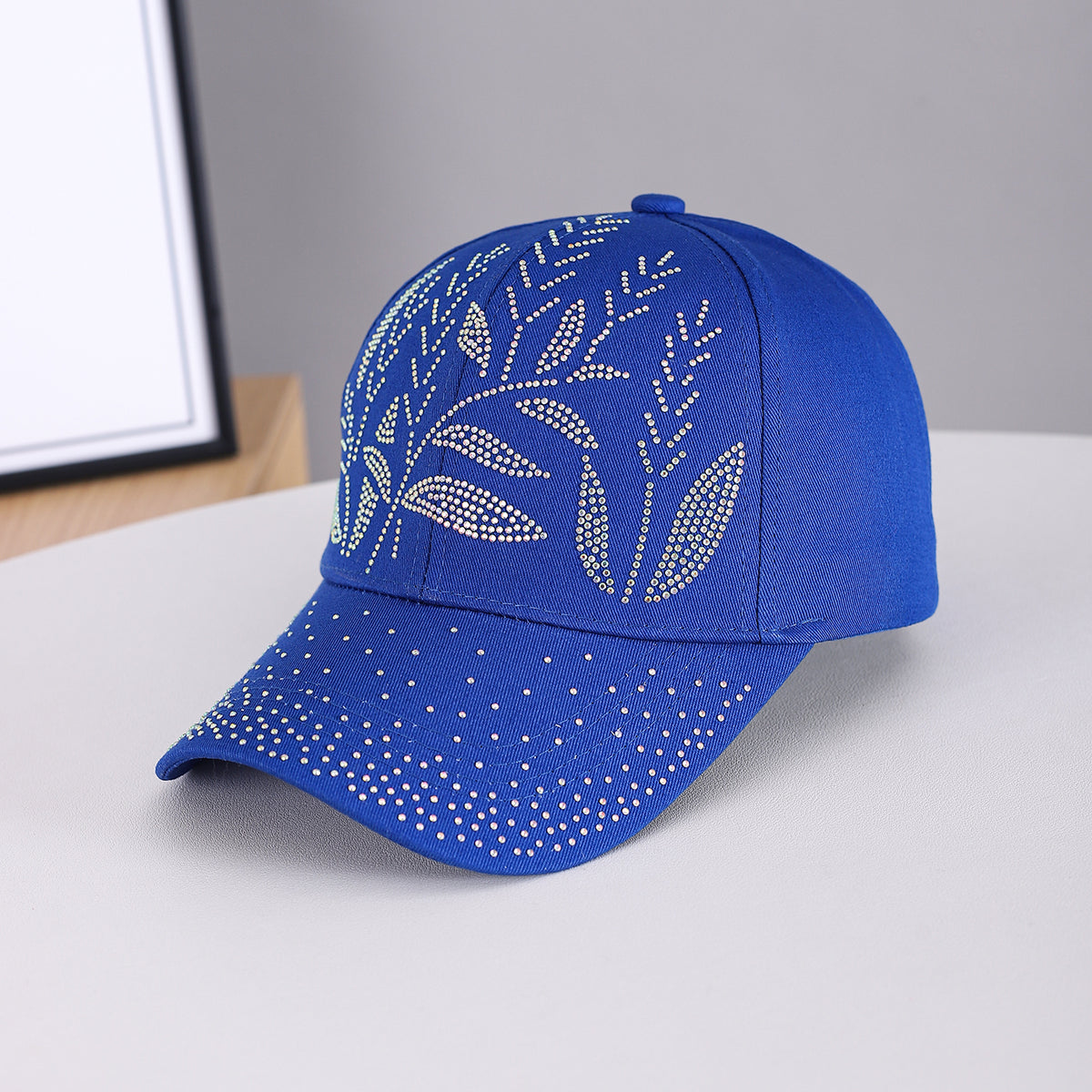 Men's And Women's Adjustable Leaf-shaped Beaded Pattern Twill Fabric Brimmed Baseball Cap. Suitable For Daily Commuting, Spring And Summer Outdoor Outings, And Casual Outings. by Ricaloux