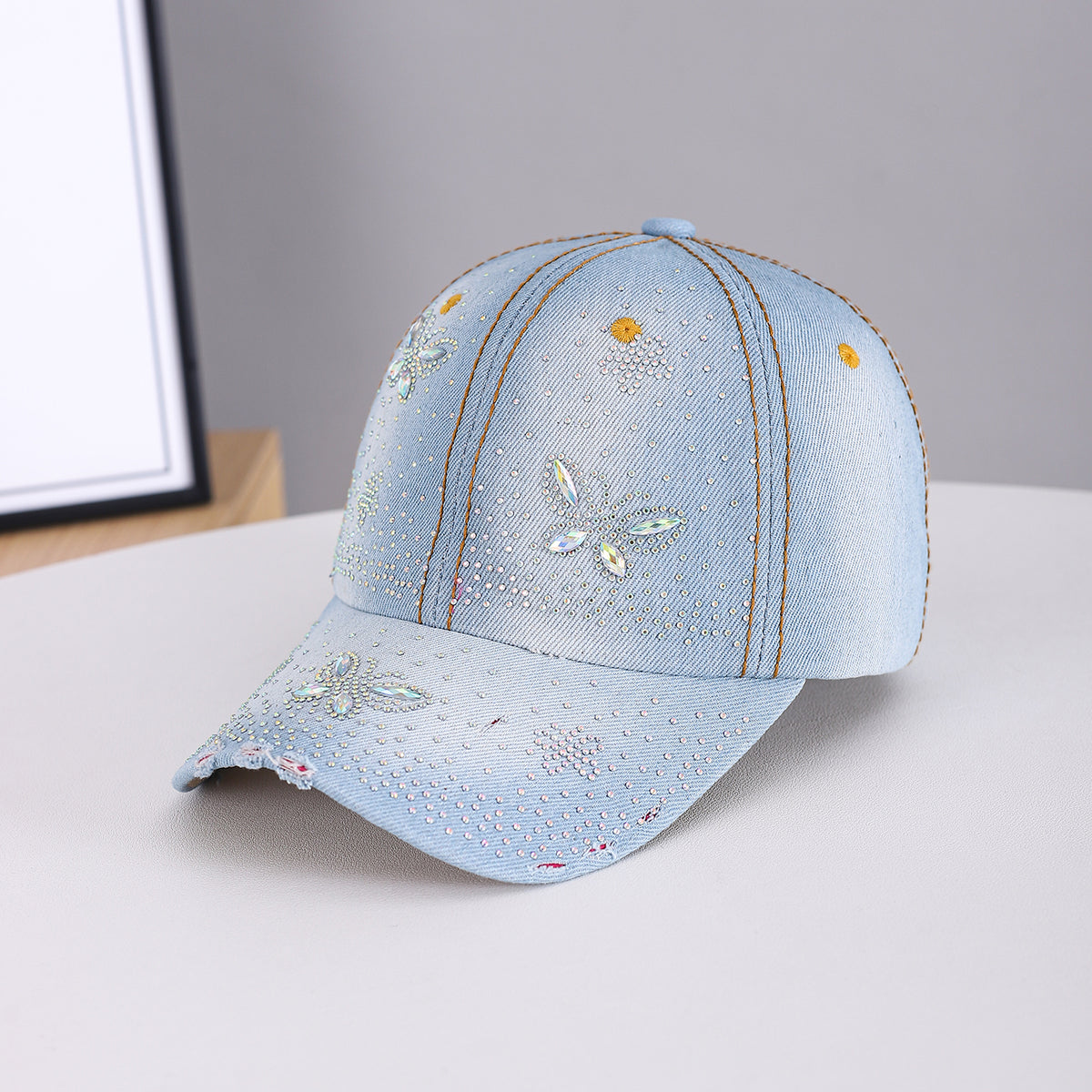 Men's And Women's Style Butterfly-shaped Diamond-studded Vintage Beveled-edge Minimalist Luxury Chic Baseball Cap, Suitable For Daily Commuting And Casual Outings. by Ricaloux