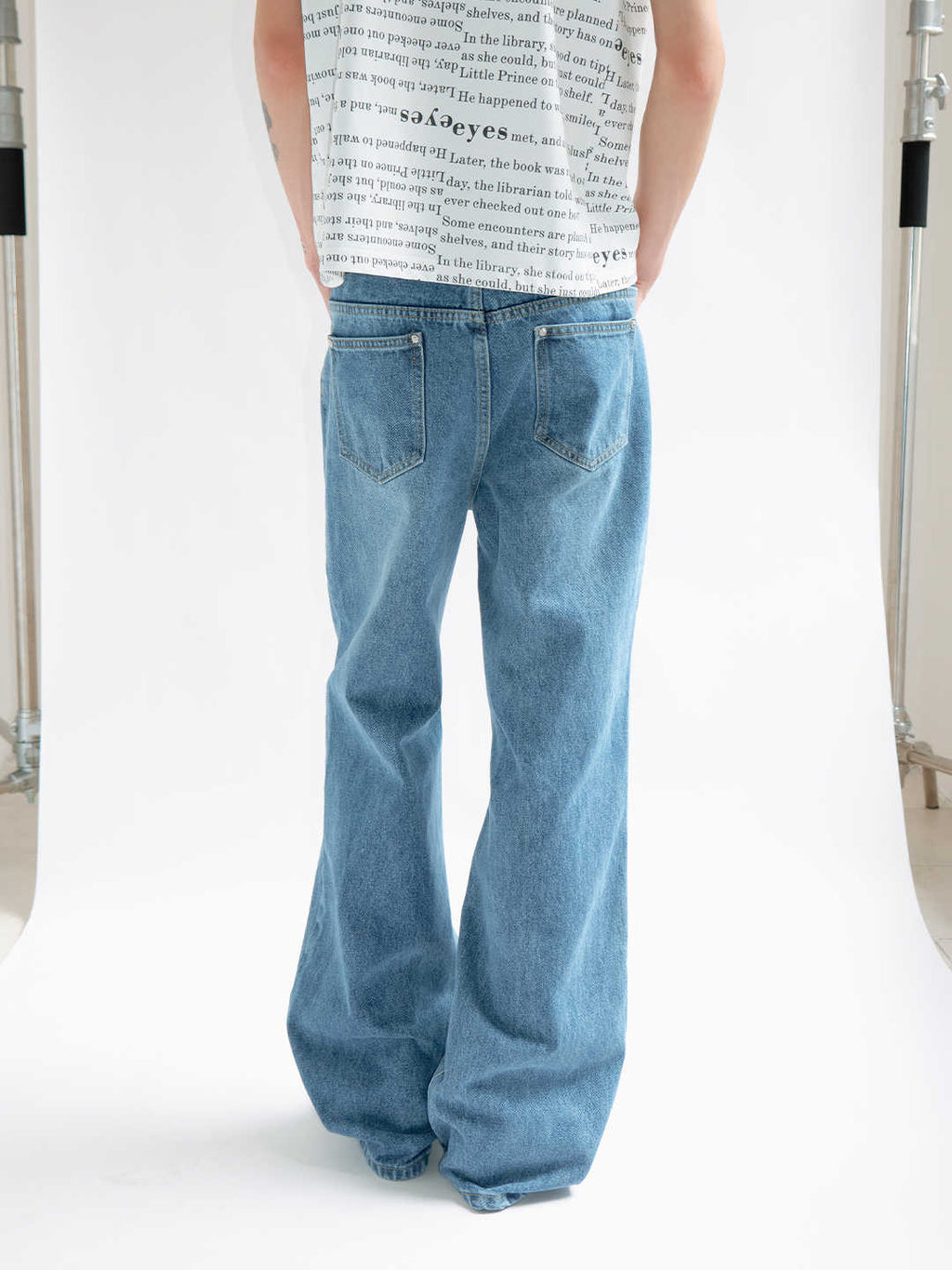 Washing Water Through Micro-horn To Make Old Jeans by Ricaloux