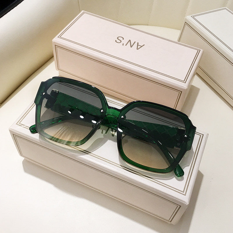 Large-frame UV-protection Classic Sunglasses by Ricaloux