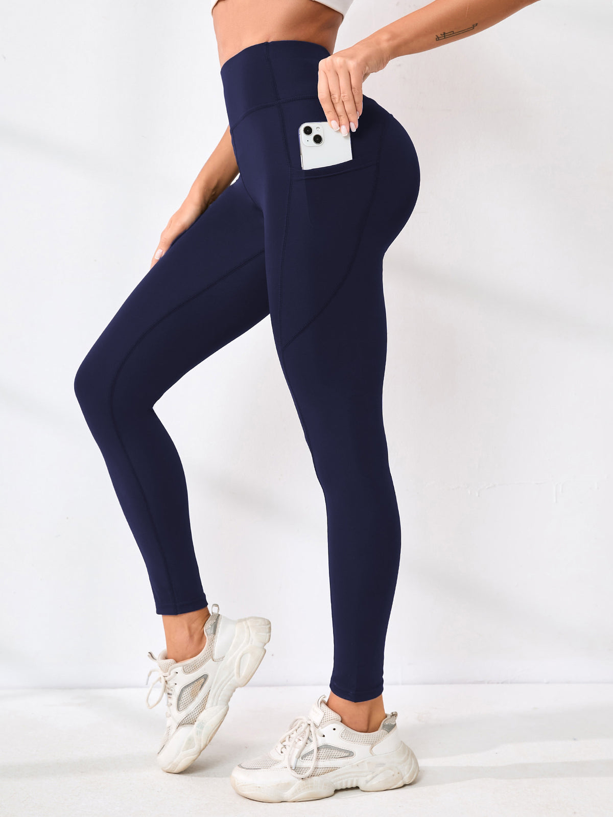 High-waisted Solid-color Tight Yoga Pants For Women, Slim-fit, Sexy Design, Suitable For Running And Outdoor Activities, Popular In European And American Markets by Ricaloux