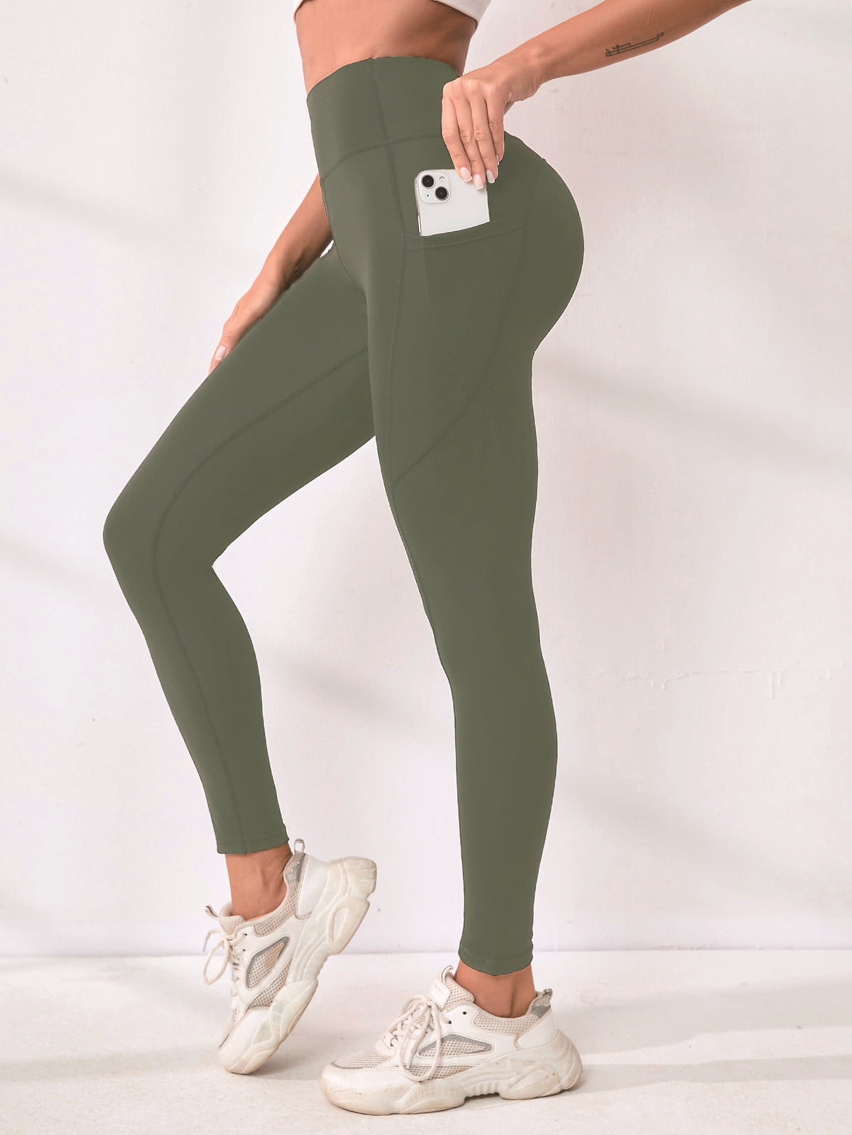 High-waisted Solid-color Tight Yoga Pants For Women, Slim-fit, Sexy Design, Suitable For Running And Outdoor Activities, Popular In European And American Markets by Ricaloux