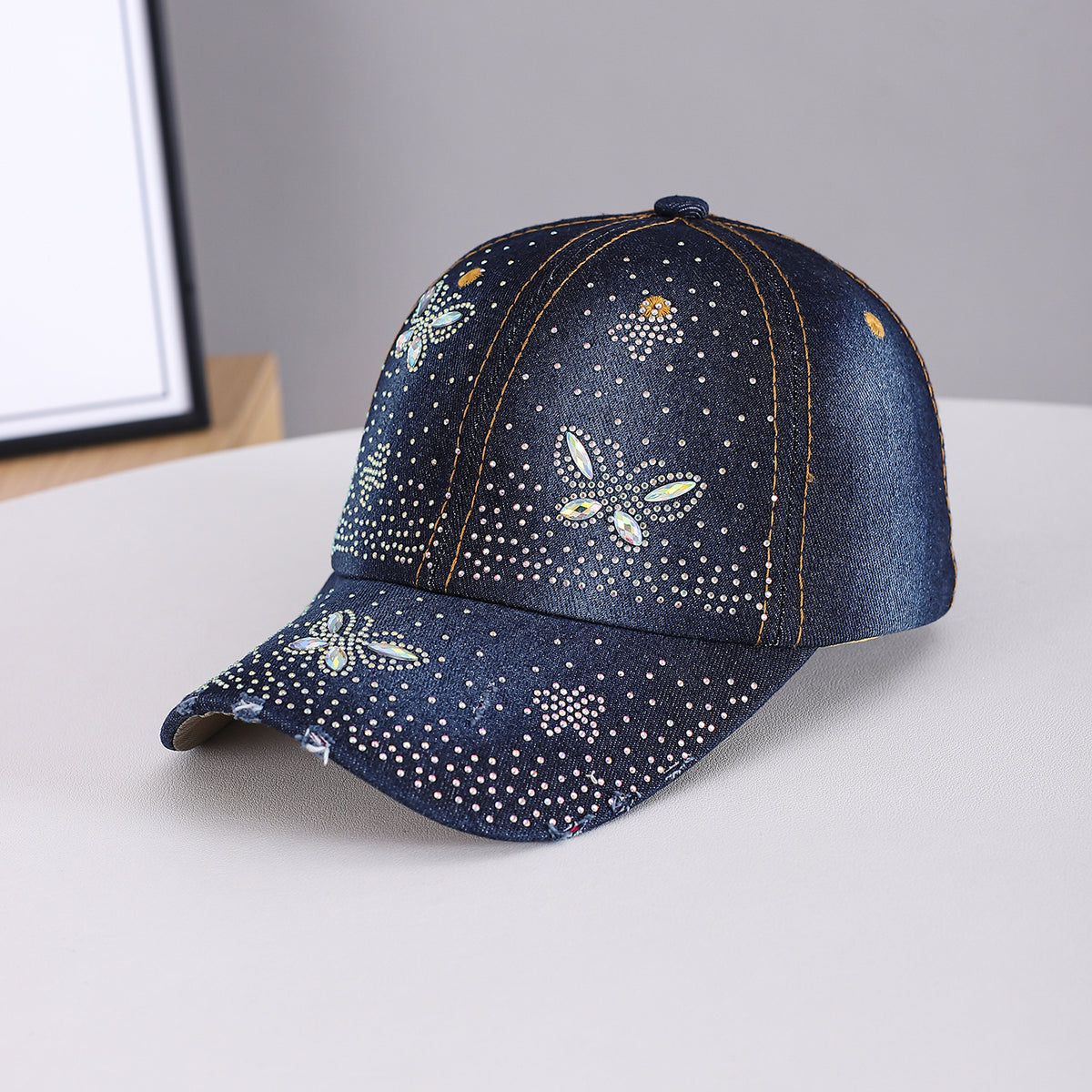 Men's And Women's Style Butterfly-shaped Diamond-studded Vintage Beveled-edge Minimalist Luxury Chic Baseball Cap, Suitable For Daily Commuting And Casual Outings. by Ricaloux