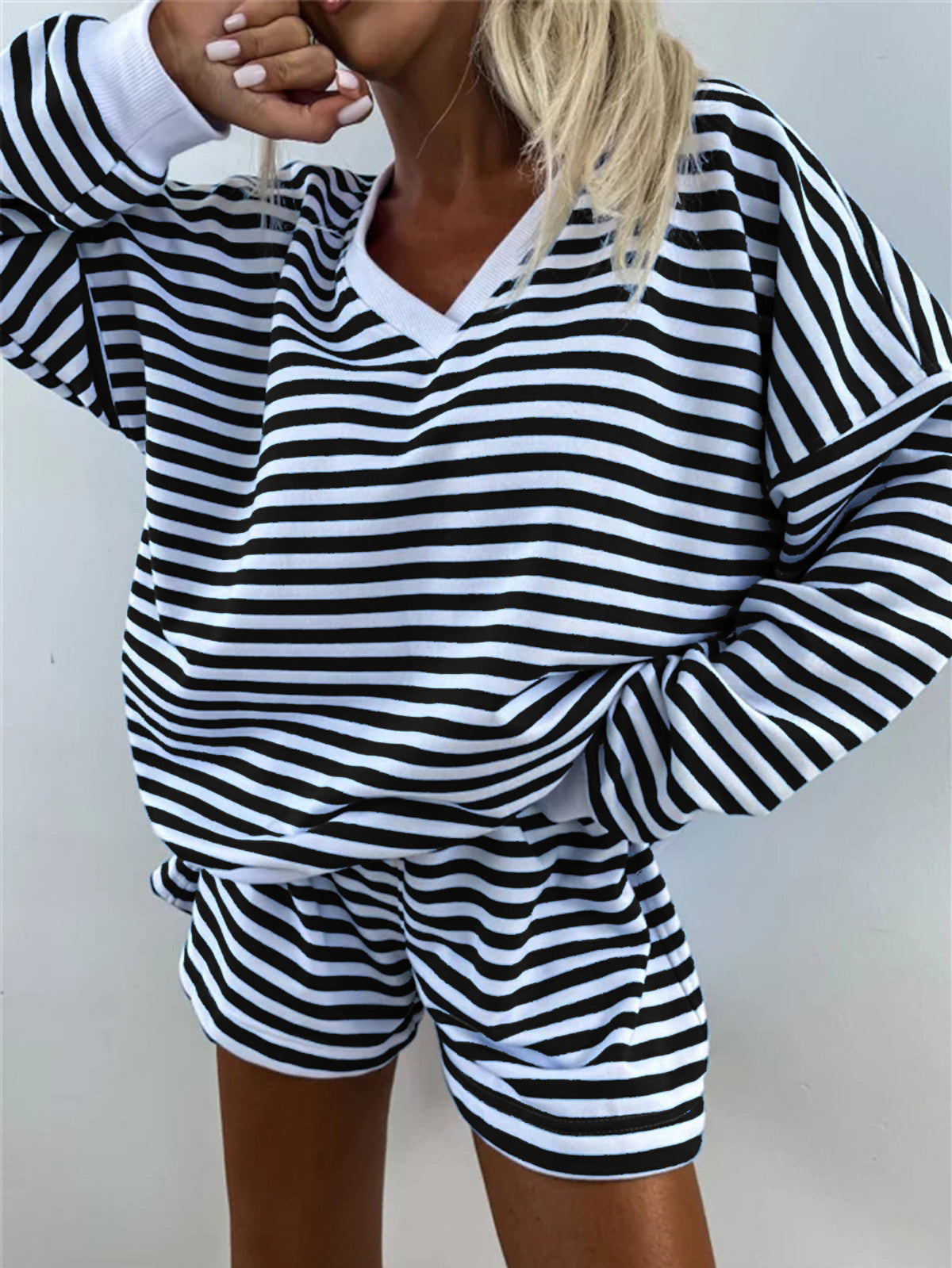 Womens Striped V-Neck T-Shirt And Shorts Set – Premium 0 | RICALOUX