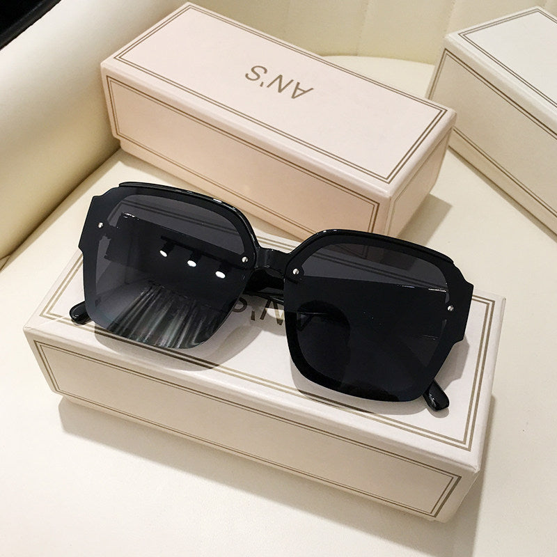 Large-frame UV-protection Classic Sunglasses by Ricaloux
