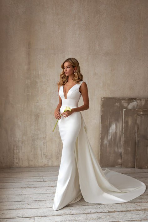 Sexy V-Neck Sleeveless Tail Wedding Dress Long Dress - RICALOUX