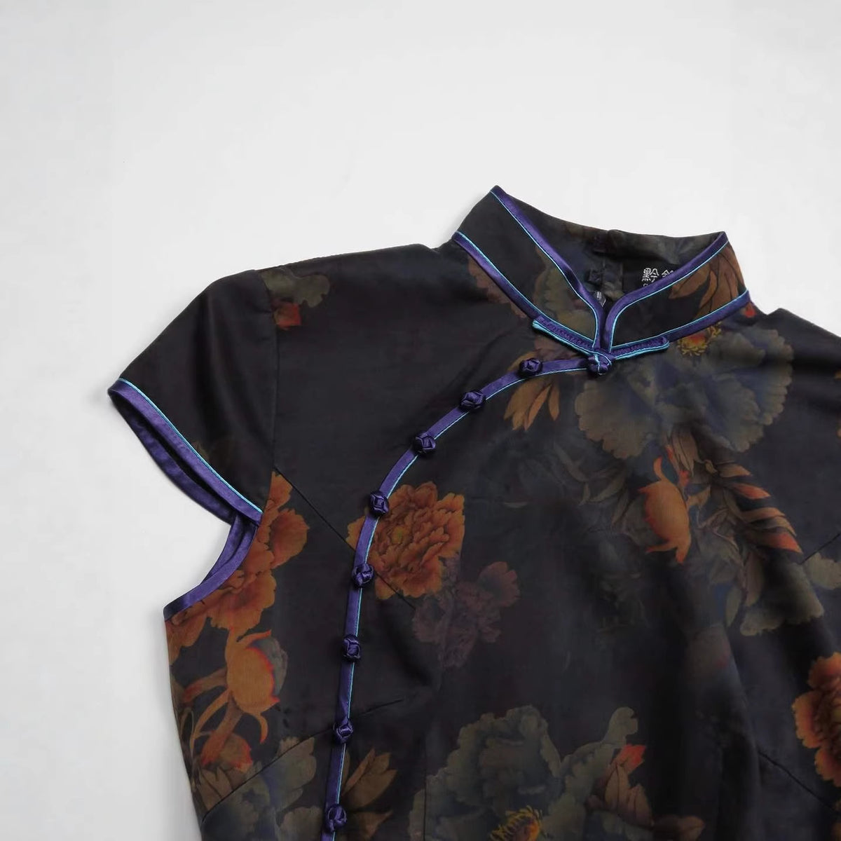 Chinese-style Vintage Stand-collar Slim-fit Waist-cinching Shirt by Ricaloux
