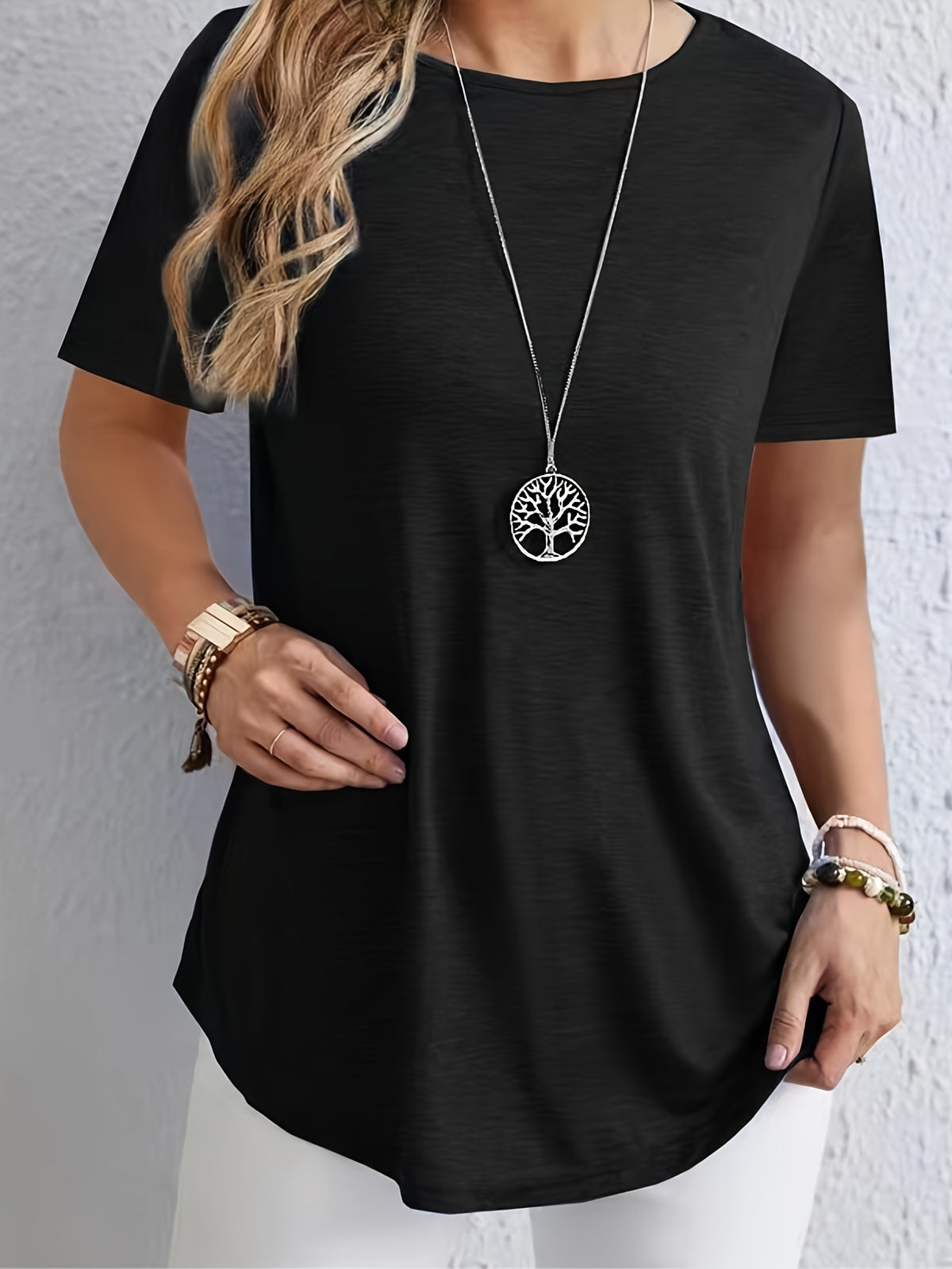 Solid-color T-shirt With Elegant Back-button Detailing – Premium 0 | RICALOUX