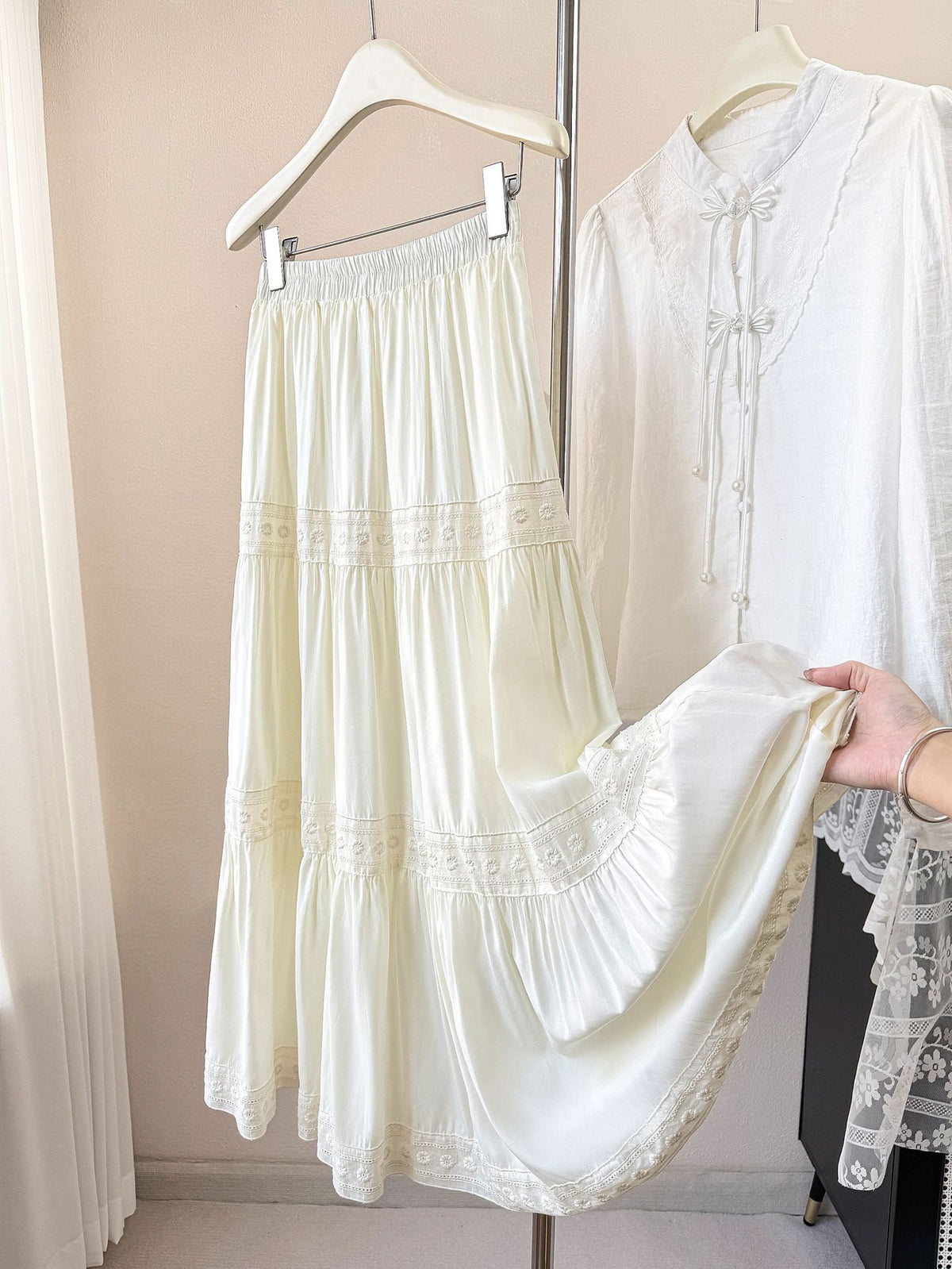 Versatile Floral Embroidered Lace Trim Midi Skirt – Premium 0 | RICALOUX