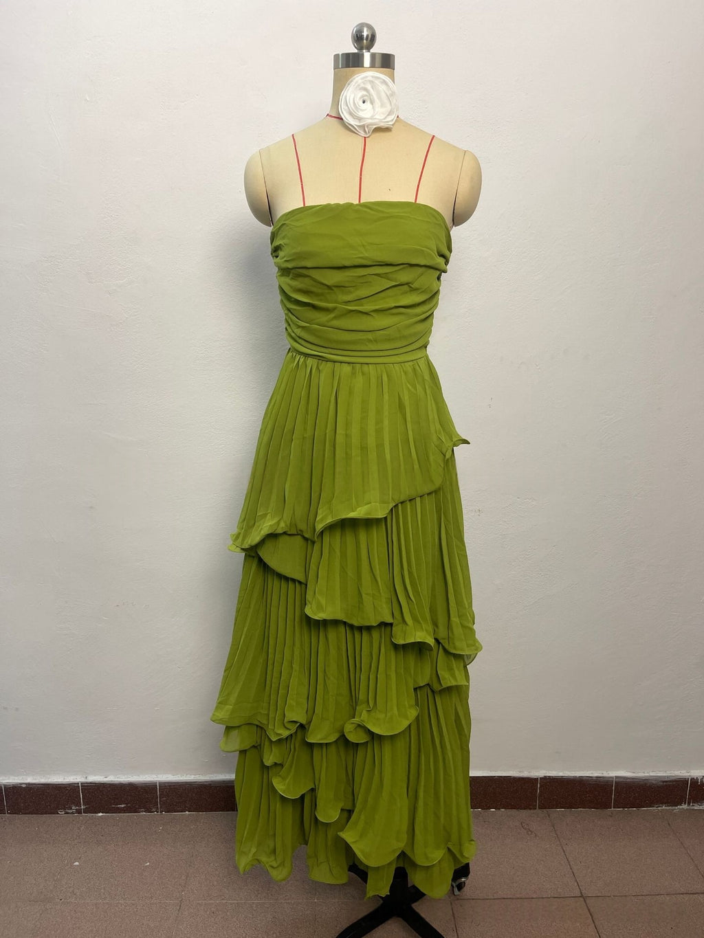 Solid-color Strapless Waist-cinching Tiered Pleated Dress by Ricaloux